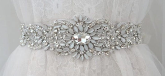 Elevate Your Outfit: Accessorizing with Finesse